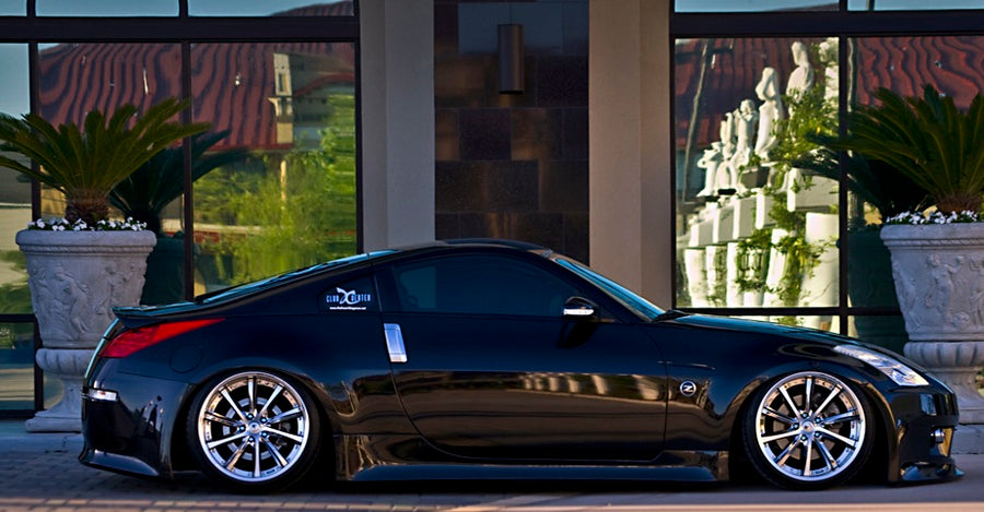 JSAI AERO Vertex style painted side skirts for Nissan 350Z Z33, premium aftermarket aero body kit component improving airflow, aggressive stance, and ready-to-install performance styling.