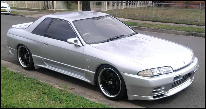 Front side angle view of Nissan Skyline R32 with aero body kit