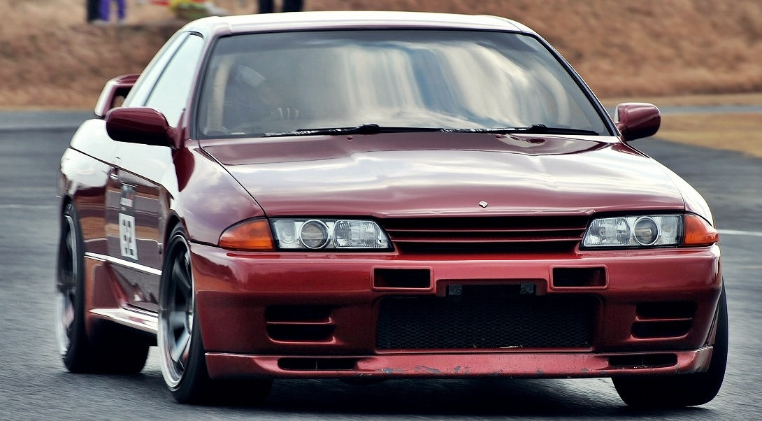 Nissan Skyline R32 GTR front view on track with JSAI Aero aftermarket body kit performance setup