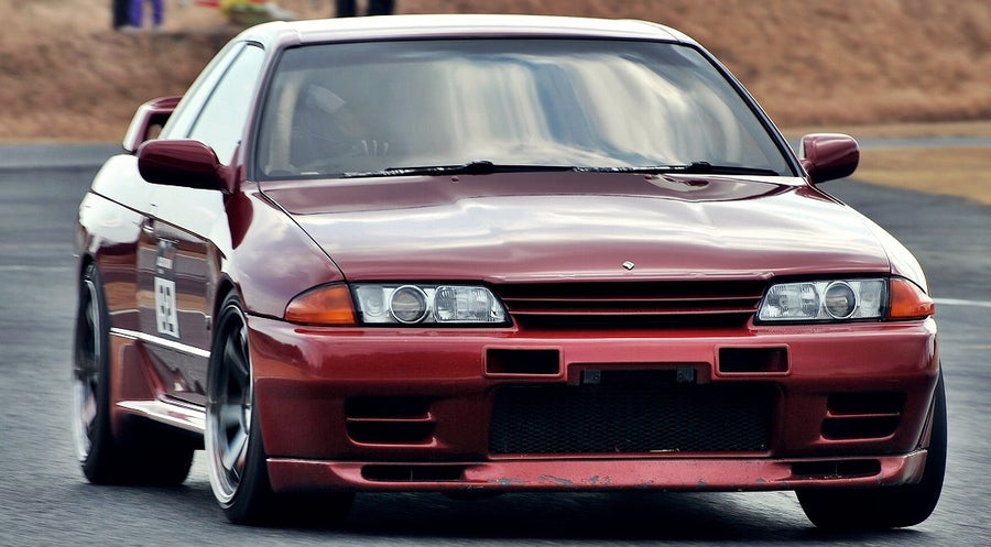 Nissan Skyline R32 GTR front view on track with JSAI Aero aftermarket body kit performance setup