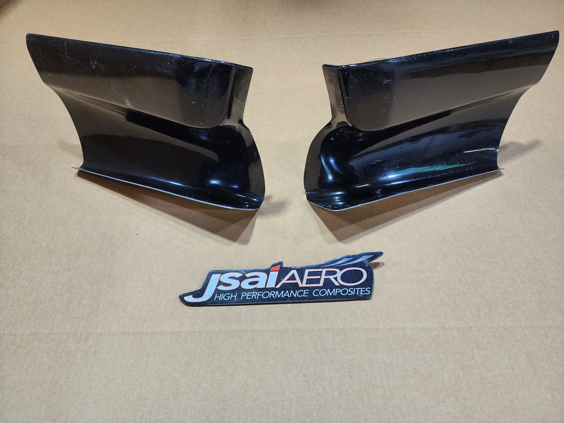 A pair of black rear diffuser mounts for R32 GTR, with the brand logo 'JSAI Aero' on the bottom right.