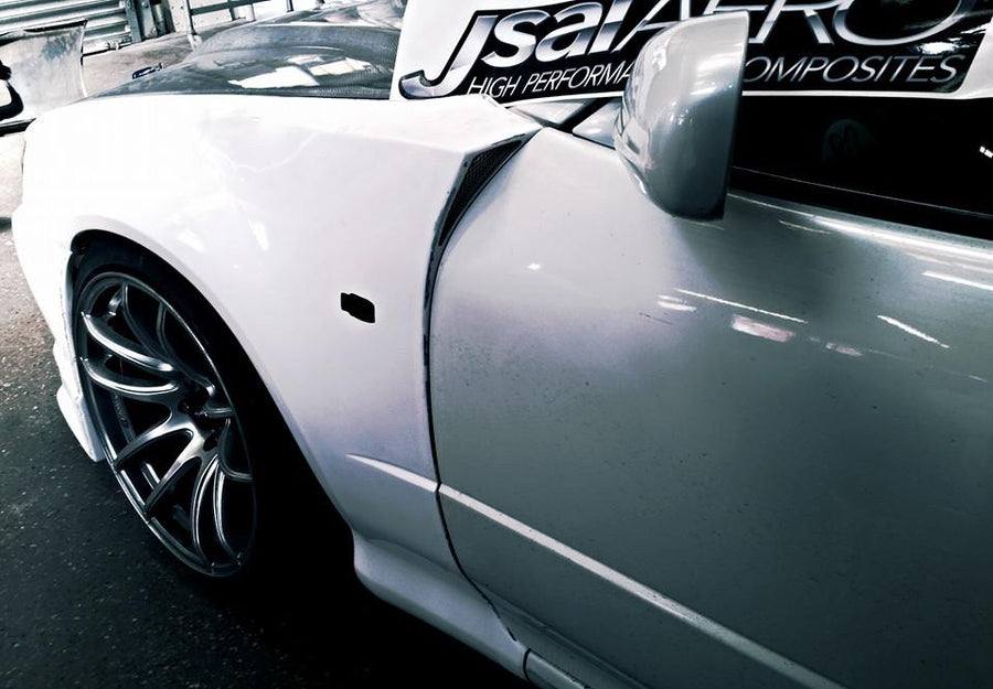Close-up of Nissan Skyline R34 with JSAI Aero front fender and side skirt body kit detail