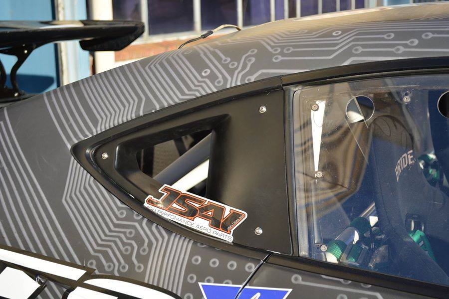 Toyota 86 rear quarter window installed, aftermarket rear side window panel fitted on FT86 platform for clean OEM-style finish