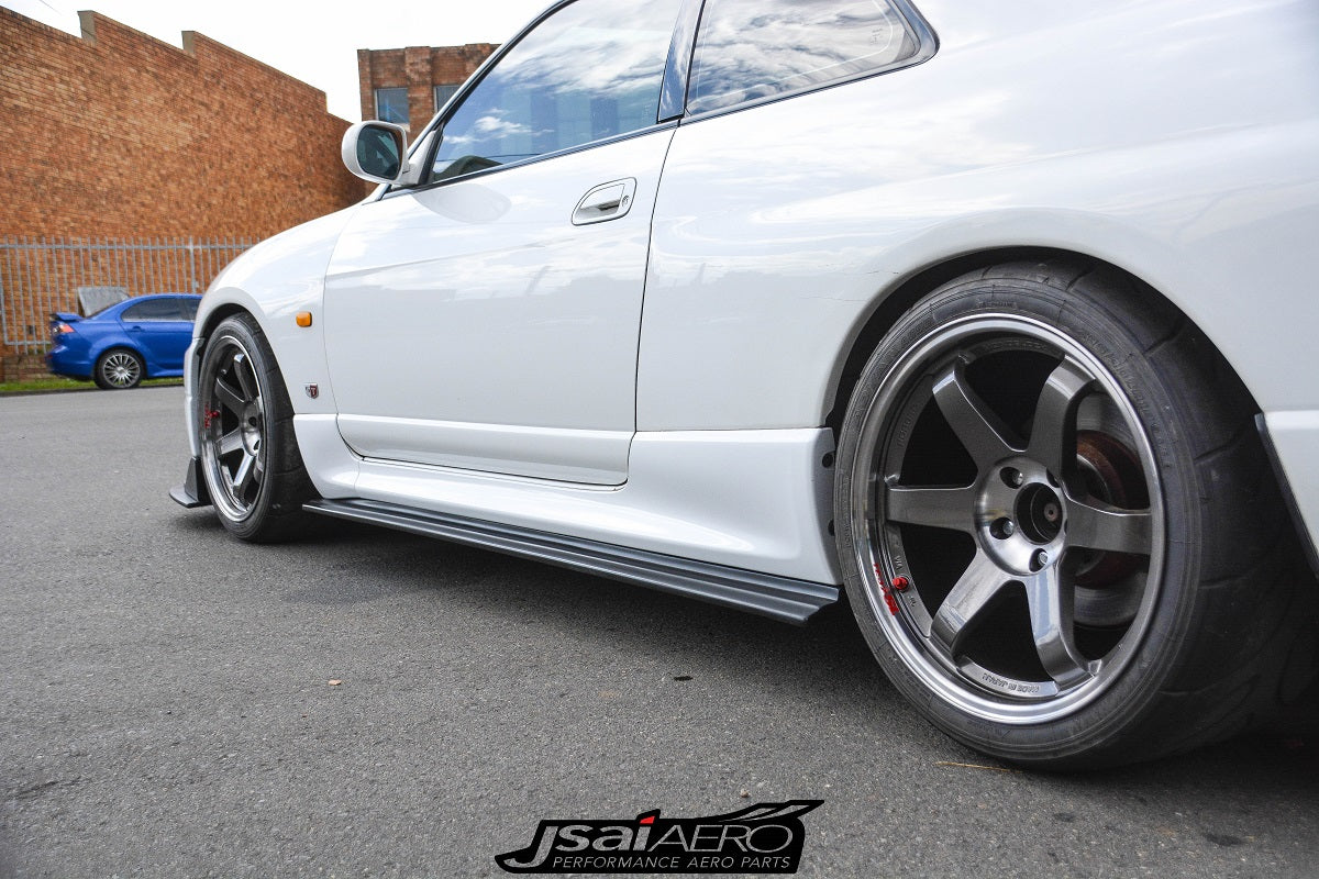 JSAI Aero side skirt installed on a white Nissan Skyline R33 with aftermarket wheels and lowered stance